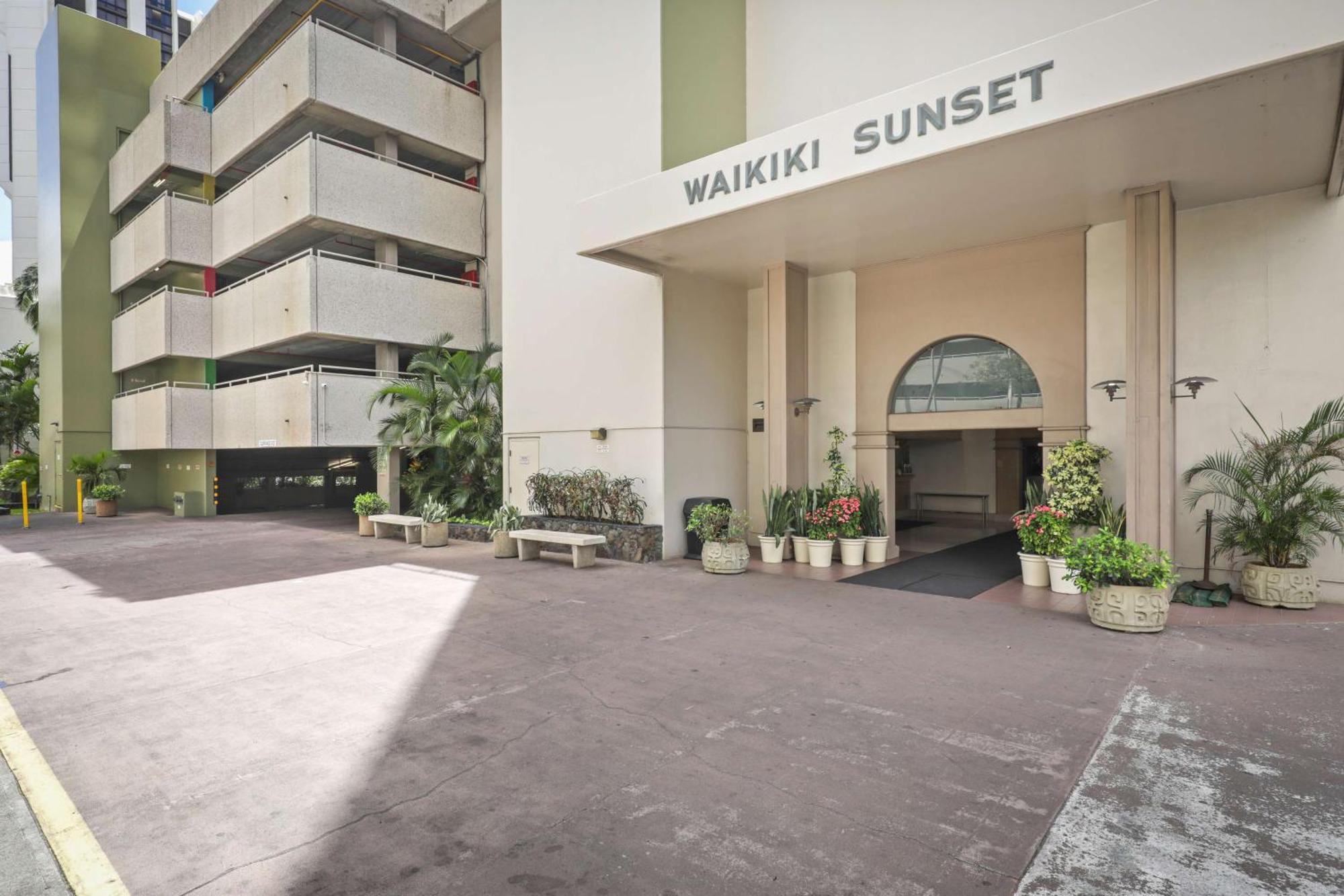 Aston Waikiki Sunset Aparthotel Honolulu Exterior photo
